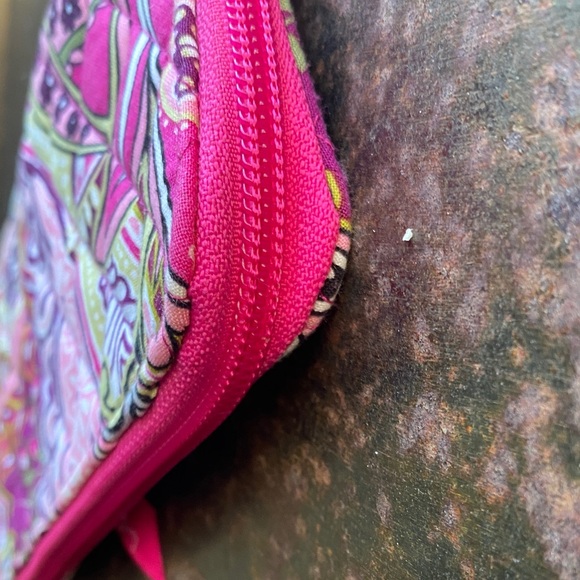 Vera Bradley Very Berry Paisley Pattern Zip-Around Quilted Wallet/Wristlet - Picture 8 of 11